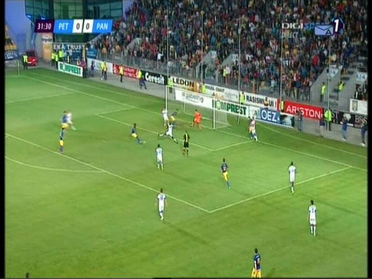VIDEO Faze controversate la Petrolul - Pandurii » Gol anulat aiurea, "roşu" discutabil
