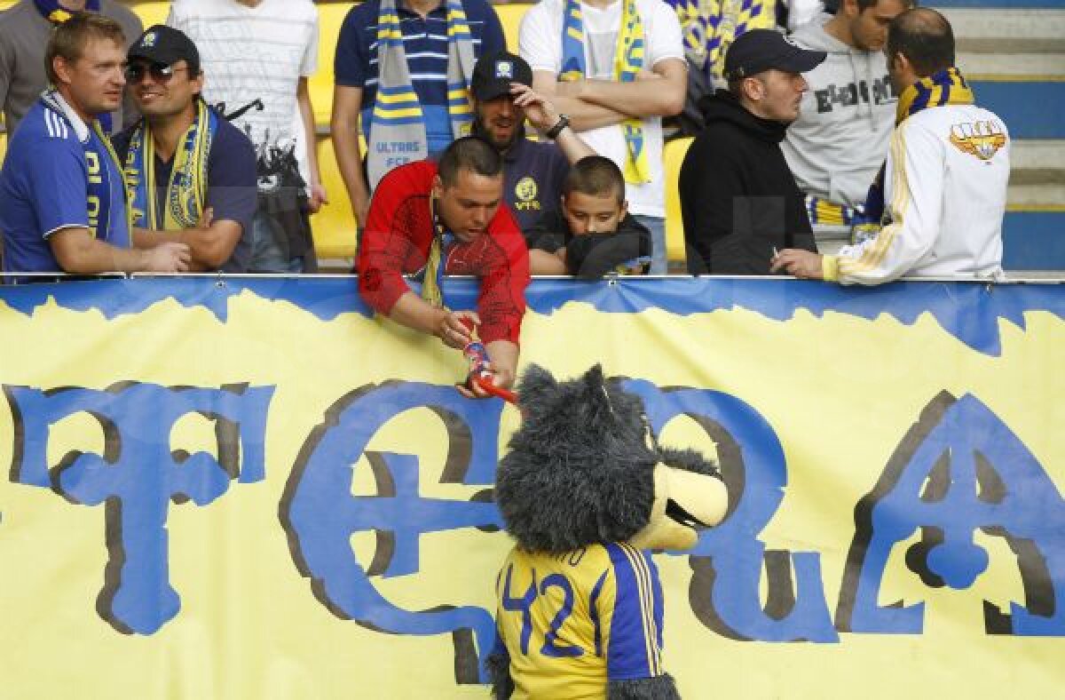 VIDEO + FOTO » Dansul lupilor! » Petrolul a umilit cu 4-0 liderul şi revine în lupta pentru Europa