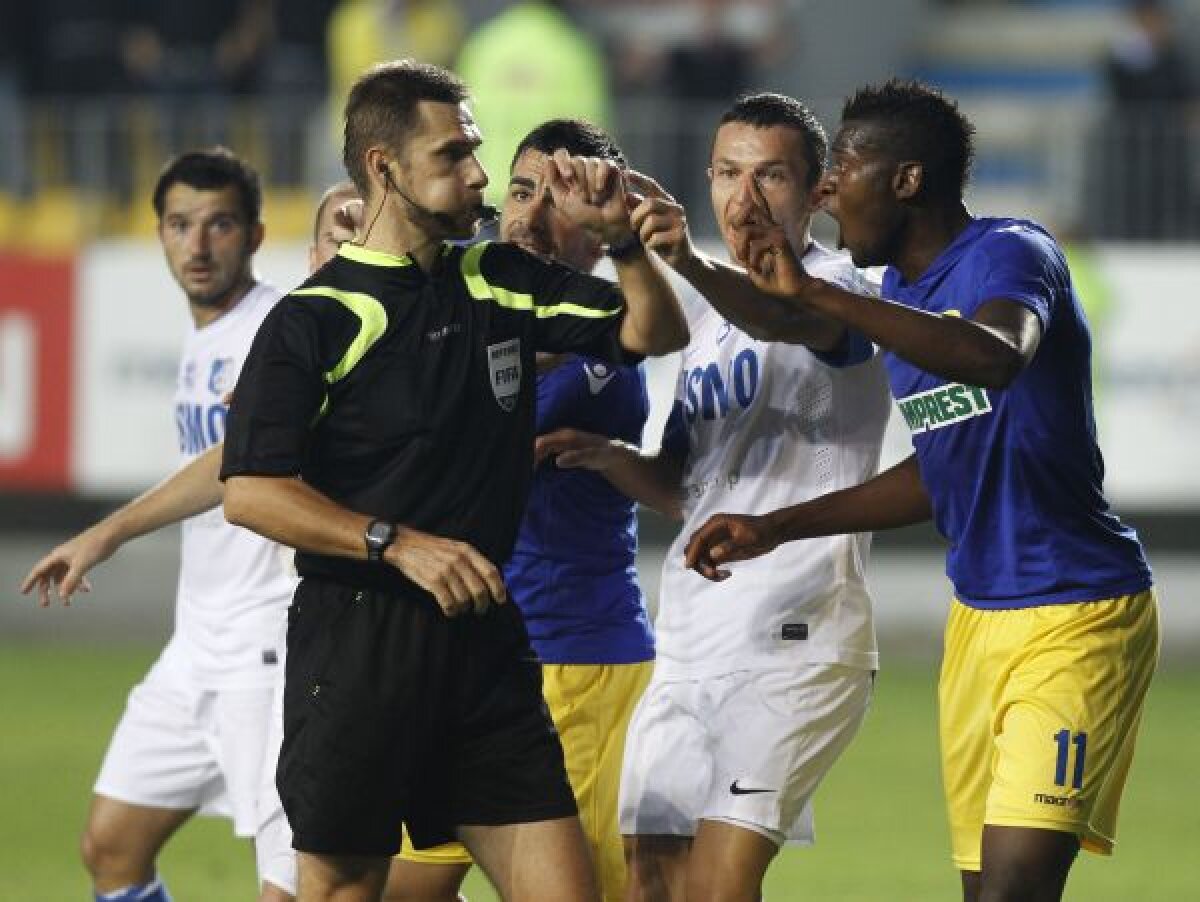 VIDEO Faze controversate la Petrolul - Pandurii » Gol anulat aiurea, "roşu" discutabil