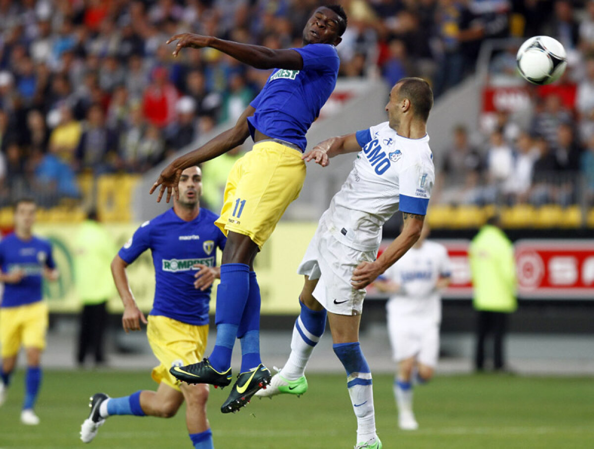 VIDEO Lider strivit » Pandurii a suferit prima înfrîngere din acest sezon în meciul cu Petrolul, scor 0-4