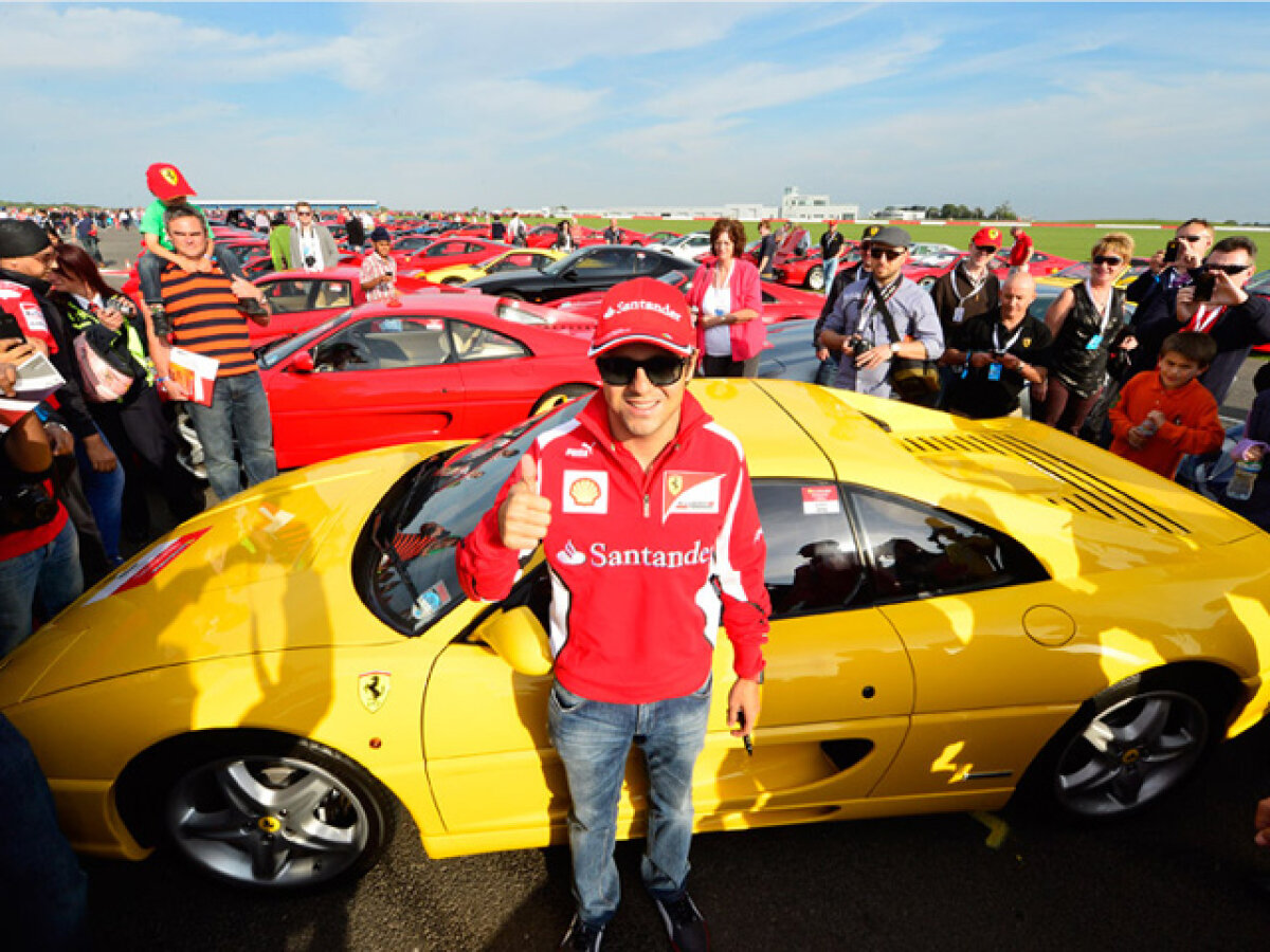VIDEO Aşa arată Paradisul » 964 de Ferrari-uri pe circuitul de la Silverstone