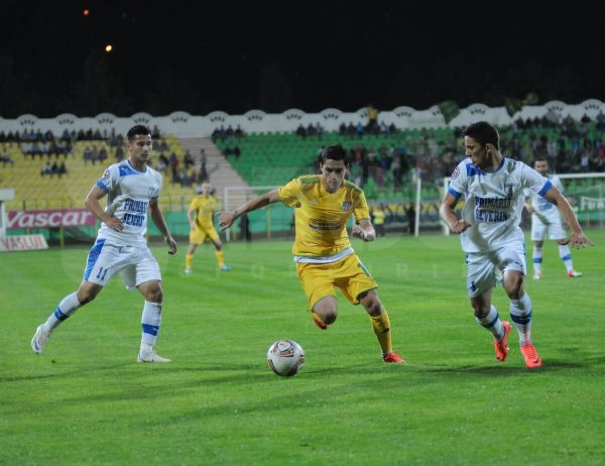 VIDEO + FOTO Salvatorul Ousmane » N'Doye aduce victoria cu Severin, 2-1, după un gol controversat în minutul 91!