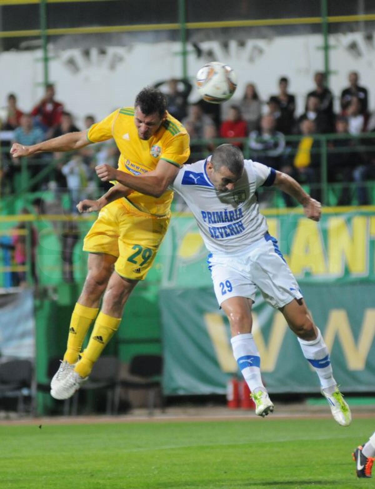 VIDEO + FOTO Salvatorul Ousmane » N'Doye aduce victoria cu Severin, 2-1, după un gol controversat în minutul 91!
