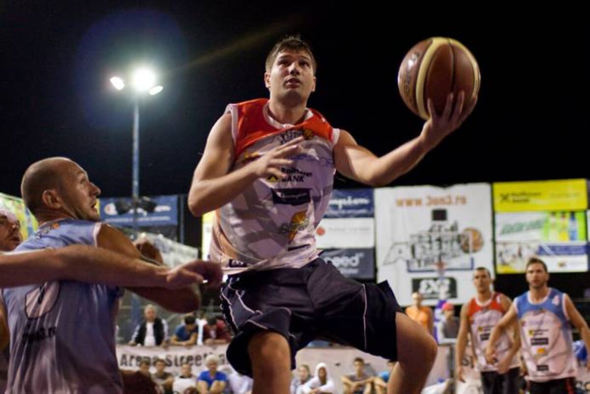 Visul american! Livreaza pizza la Ploieşi, joacă baschet la Miami sub ochii lui LeBron James