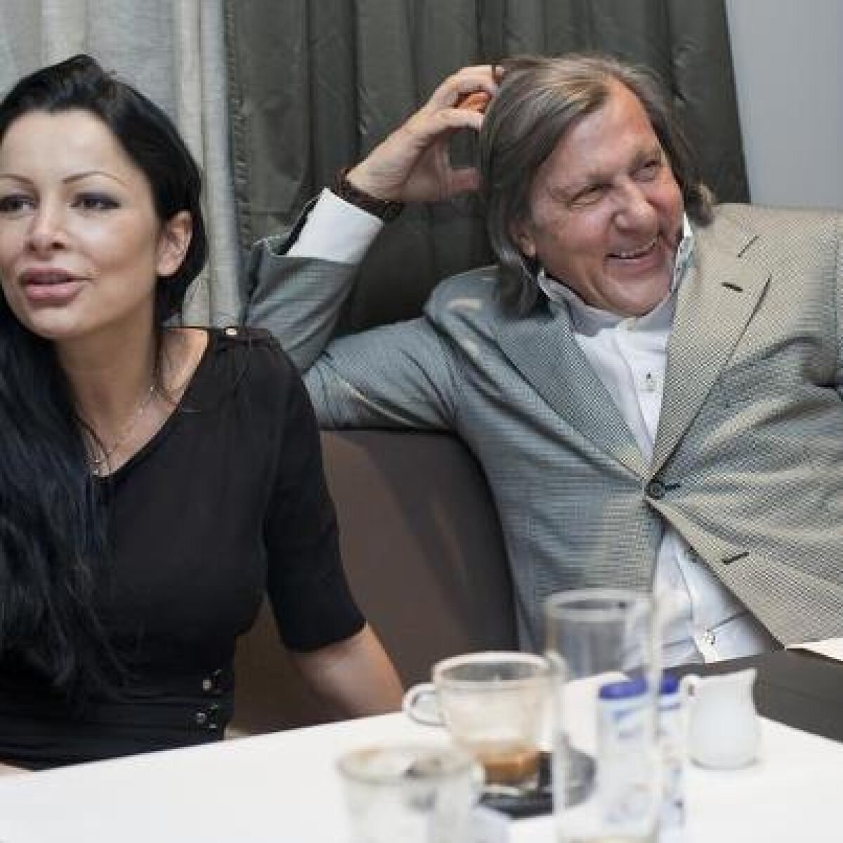 Înjurat şi umilit » Decăderea unui campion: Năstase este pus în situaţii jenante de logodnica sa