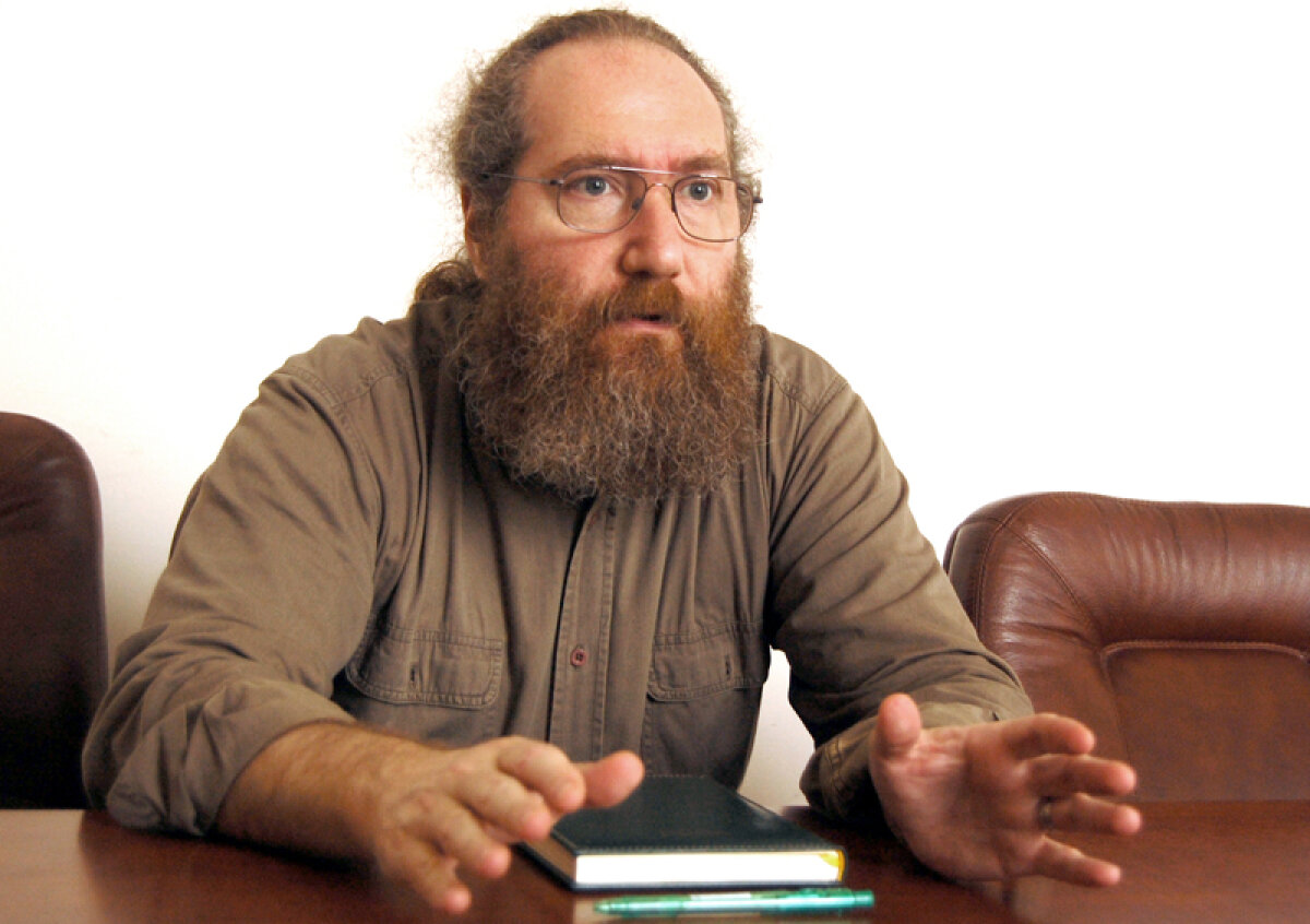 Dialog savuros cu matematicianul Liviu Ornea: "La noi nu prea există fotbal, îl creăm din vorbe"