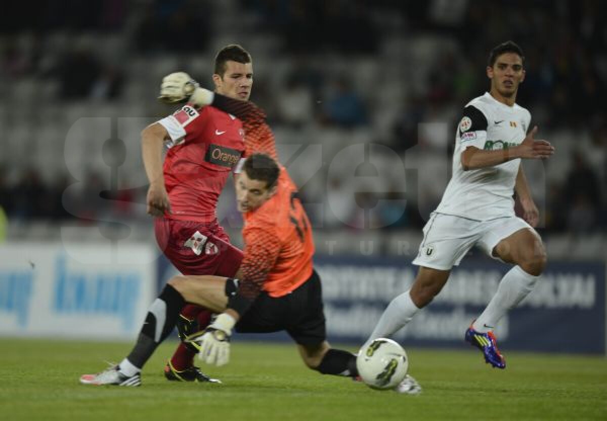 VIDEO+FOTO Dinamo se impune cu 2-1 la Cluj, într-un meci cu gafe de arbitraj la toate golurile