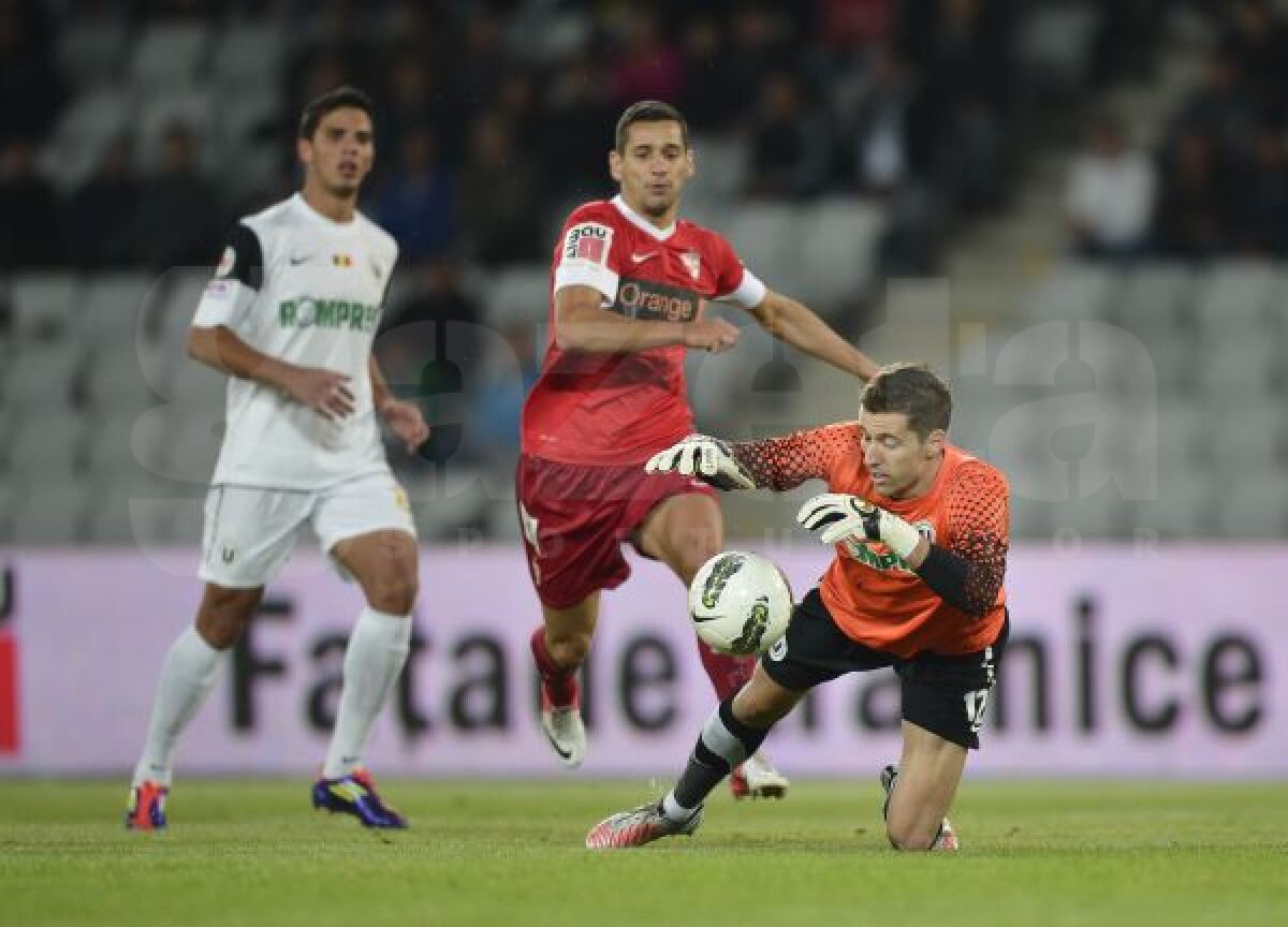 VIDEO+FOTO Dinamo se impune cu 2-1 la Cluj, într-un meci cu gafe de arbitraj la toate golurile