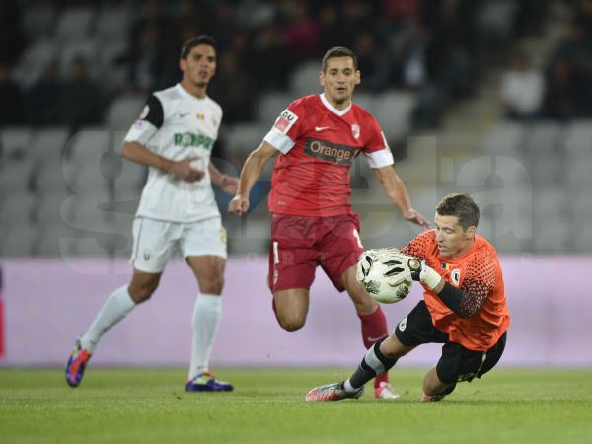 VIDEO+FOTO Dinamo se impune cu 2-1 la Cluj, într-un meci cu gafe de arbitraj la toate golurile