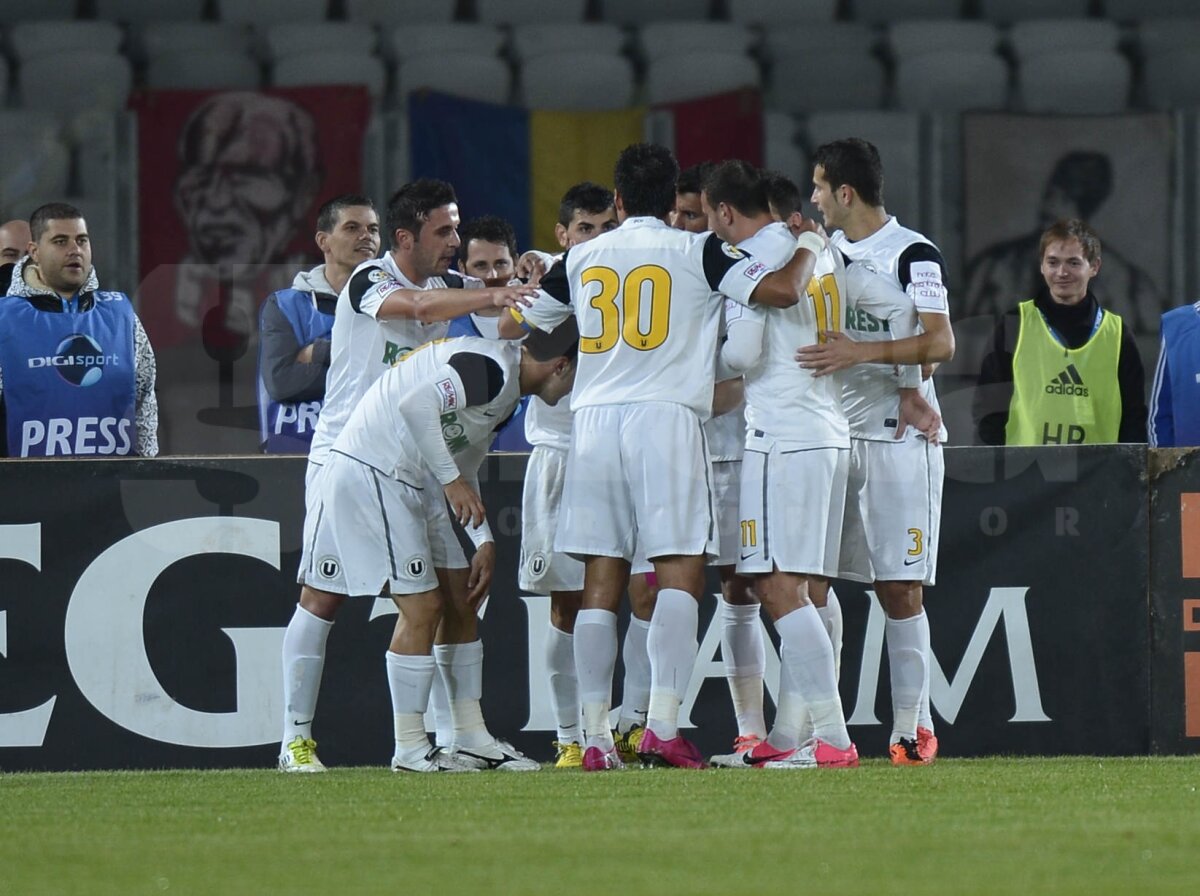 VIDEO+FOTO Dinamo se impune cu 2-1 la Cluj, într-un meci cu gafe de arbitraj la toate golurile