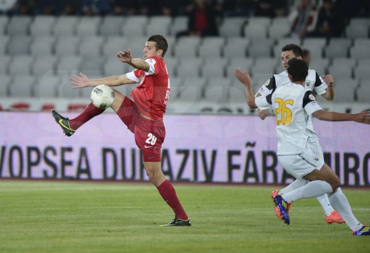 VIDEO+FOTO Dinamo se impune cu 2-1 la Cluj, într-un meci cu gafe de arbitraj la toate golurile