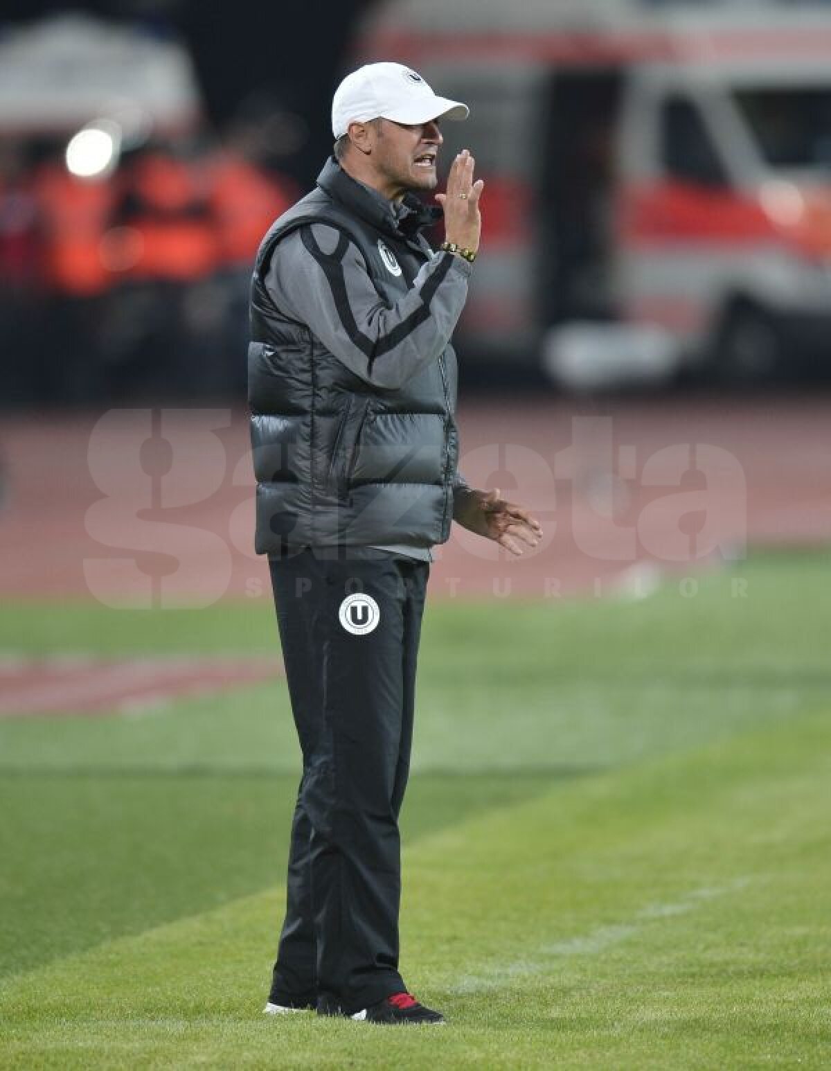 VIDEO+FOTO Dinamo se impune cu 2-1 la Cluj, într-un meci cu gafe de arbitraj la toate golurile