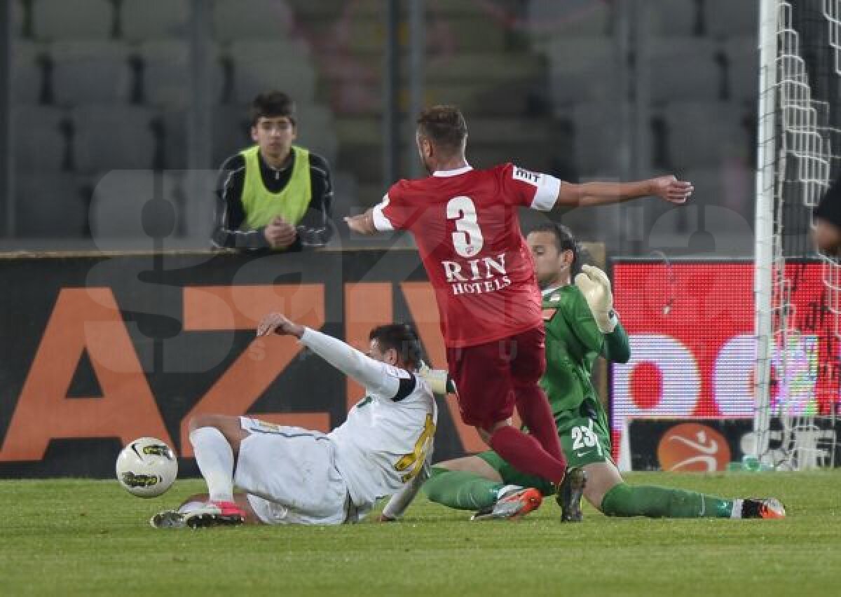 VIDEO+FOTO Dinamo se impune cu 2-1 la Cluj, într-un meci cu gafe de arbitraj la toate golurile