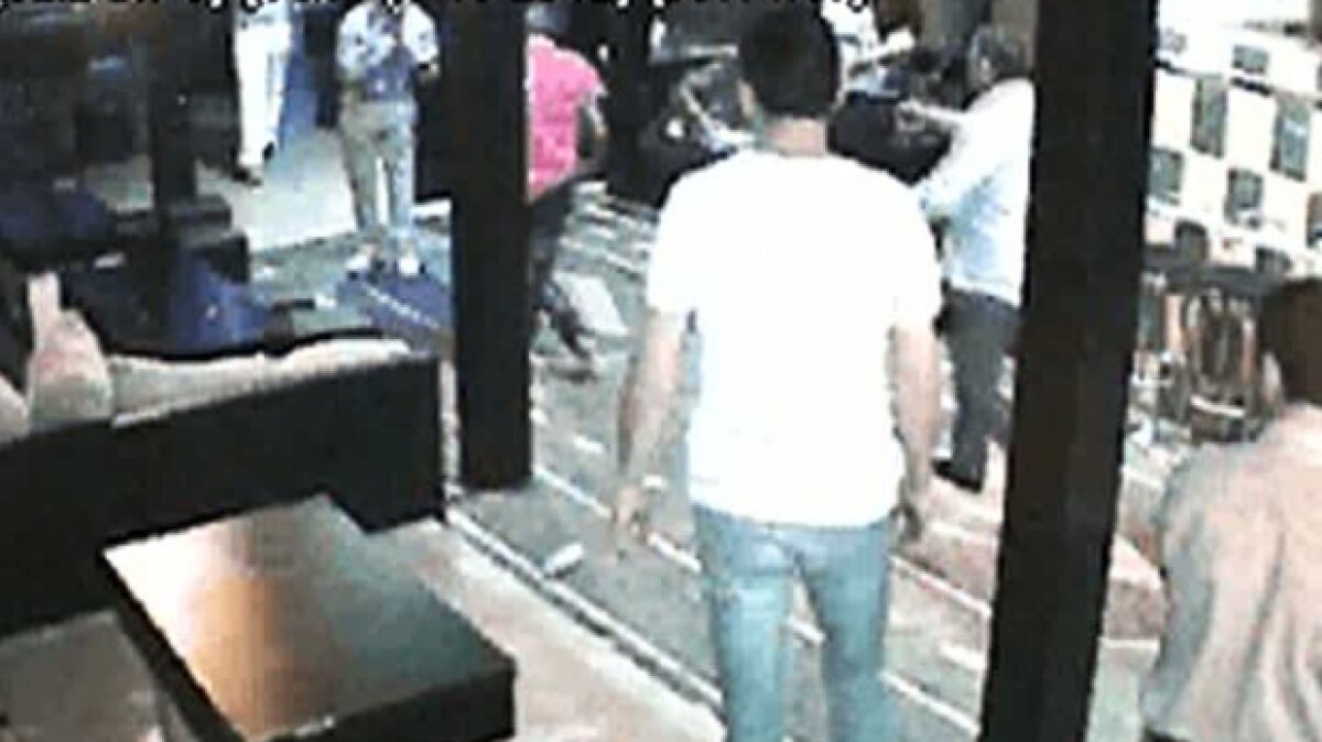 Tînărul handbalist înjunghiat în gît ar fi victima unor clanuri de romi din Suceava!