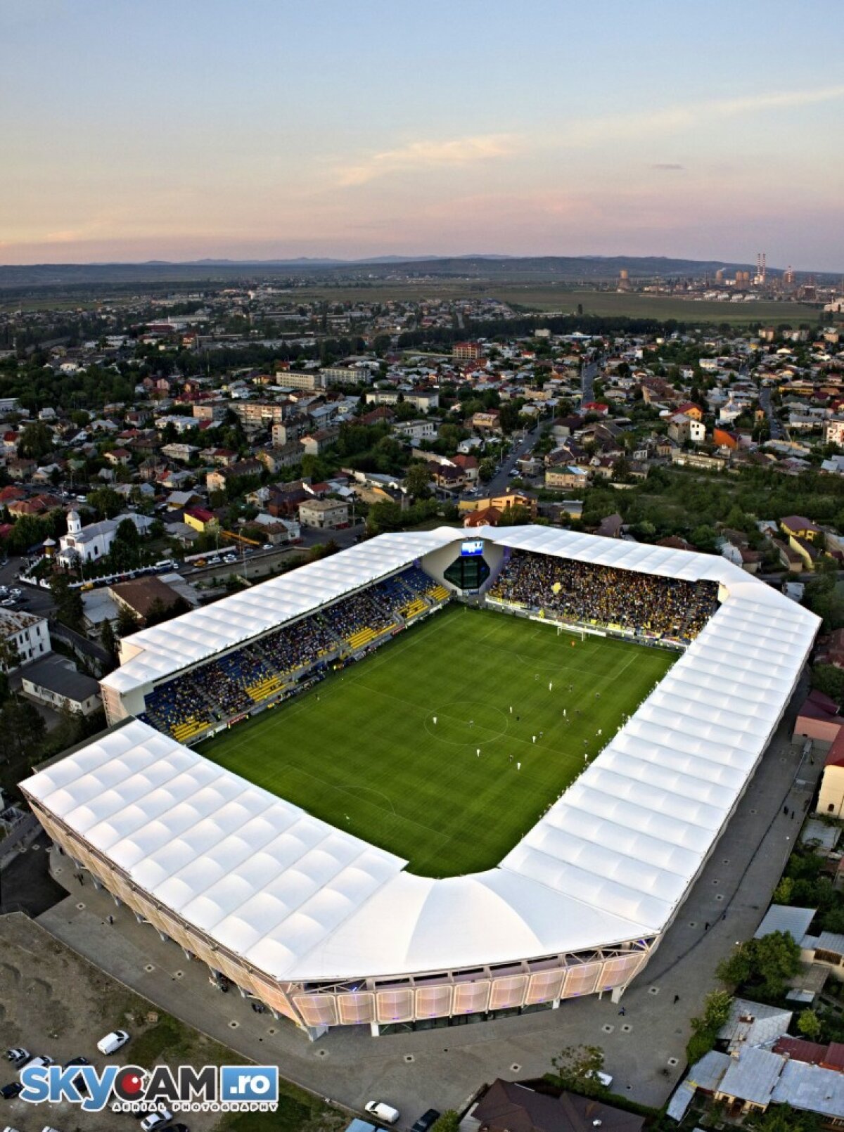 GALERIE FOTO » "Arena Lupilor" fotografii şi imagine panoramică de excepţie