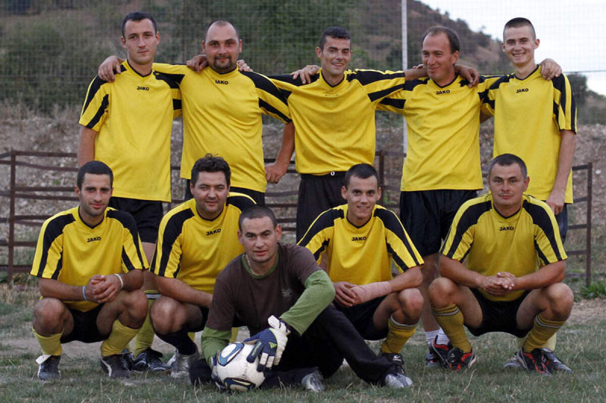 FOTO Ei sînt cei mai slabi din România! » Gazeta a descoperit codaşa absolută din fotbalul românesc: Bikafalva Tăureni