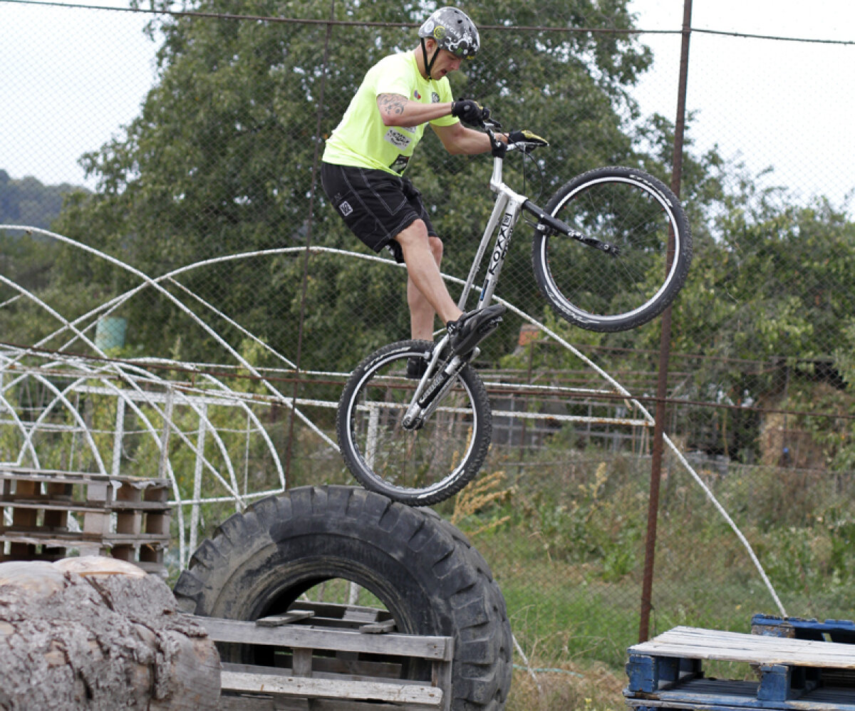 FOTO Magicianul fără şa » Gabor Orban-Barra a fost primul român la Campionatul Mondial de bike trial