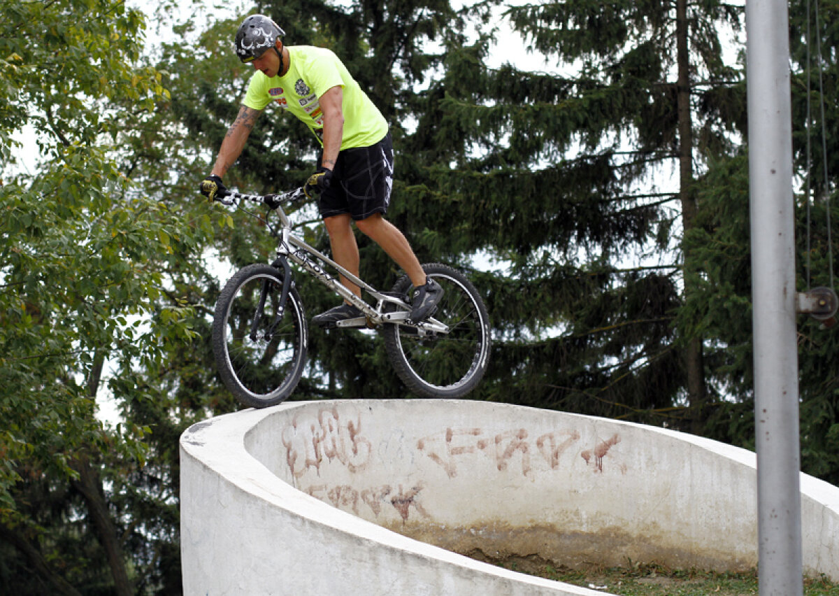 FOTO Magicianul fără şa » Gabor Orban-Barra a fost primul român la Campionatul Mondial de bike trial