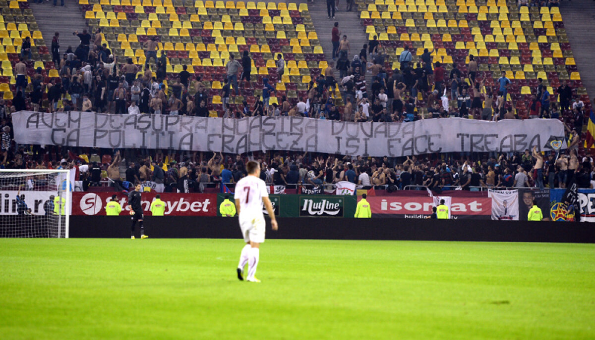 FOTO MM a garantat bannerul rasist! » Steliştii l-au omagiat la derby pe un criminal care a ucis 24 de ţigani