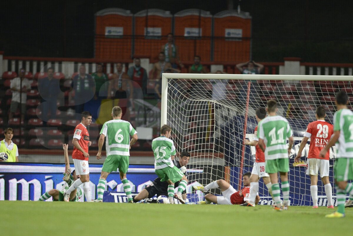 FOTO Dinamo - Voinţa Sibiu 2-1 » "Cîinii" s-au calificat greu în optimile de finală