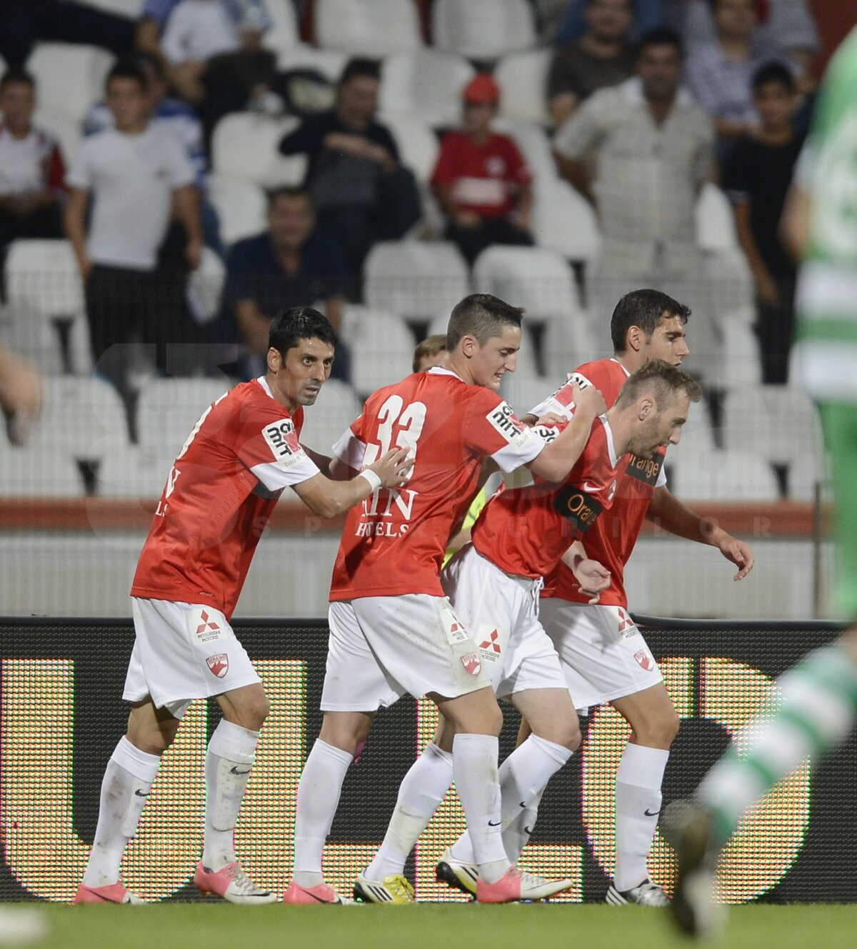 FOTO Dinamo - Voinţa Sibiu 2-1 » "Cîinii" s-au calificat greu în optimile de finală