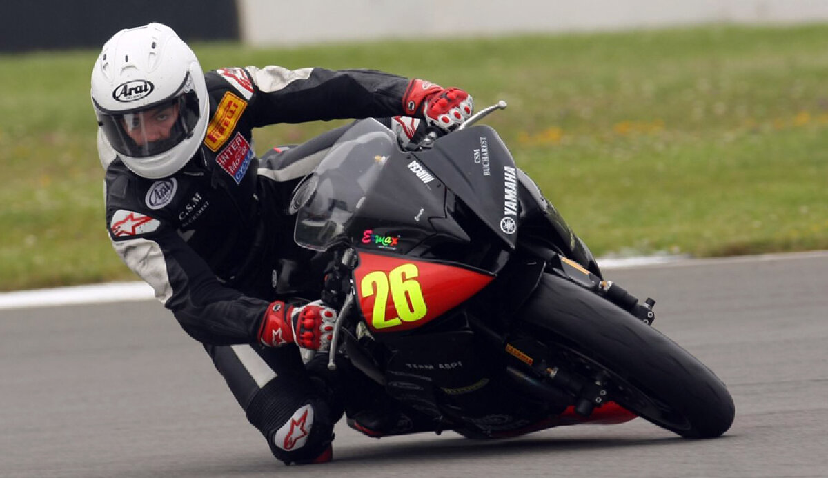 FOTO Creier invadat de sînge » Cel mai promiţător motociclist român a suferit un grav accident în cursa European SuperStock 600
