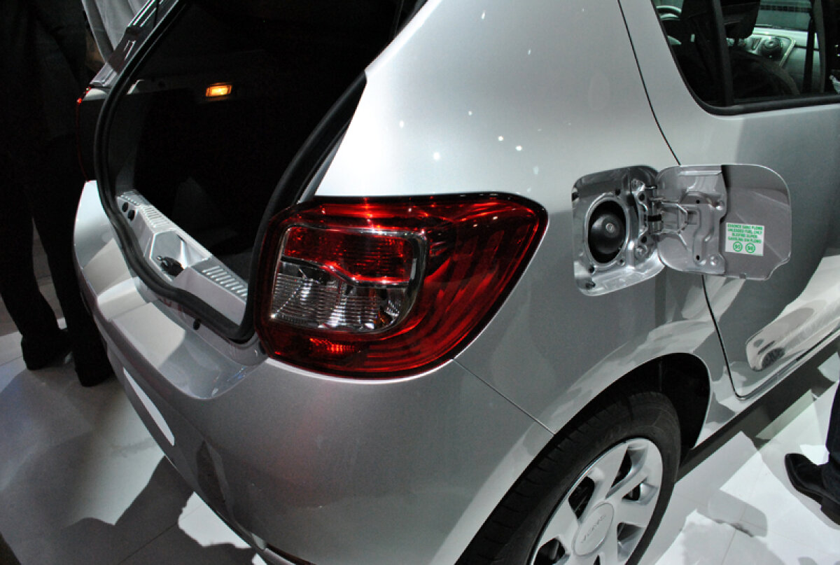 Ameninţarea vine din Mioveni » La Salonul Auto de la Paris, Dacia a venit cu noile modele Logan, Sandero şi Sandero Stepway