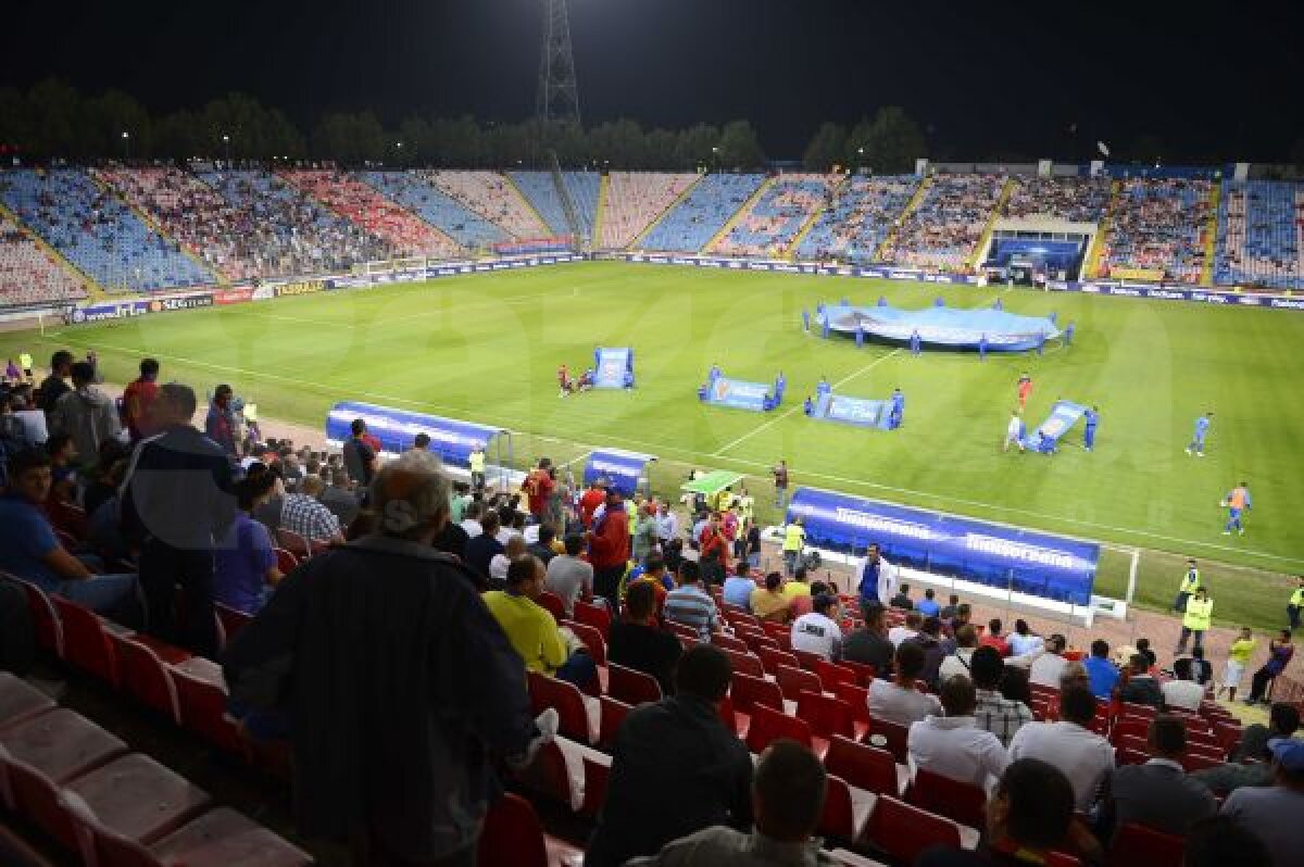 FOTO Victorie în cîrje » Steaua a învins Tg. Mureş cu 3-1, într-un meci terminat în opt jucători