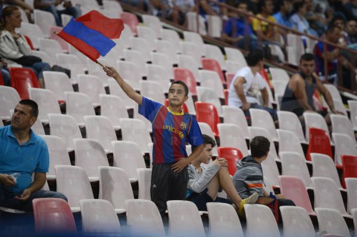 FOTO Victorie în cîrje » Steaua a învins Tg. Mureş cu 3-1, într-un meci terminat în opt jucători