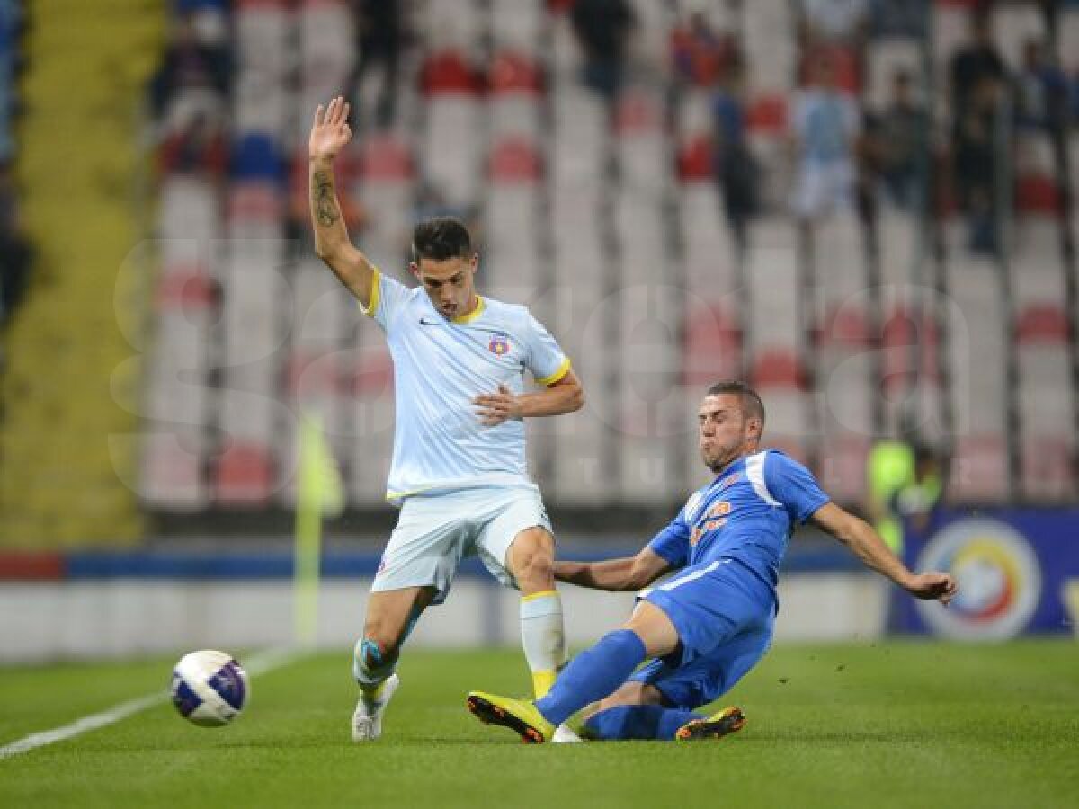 FOTO Victorie în cîrje » Steaua a învins Tg. Mureş cu 3-1, într-un meci terminat în opt jucători