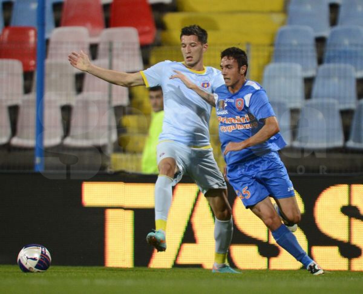 FOTO Victorie în cîrje » Steaua a învins Tg. Mureş cu 3-1, într-un meci terminat în opt jucători