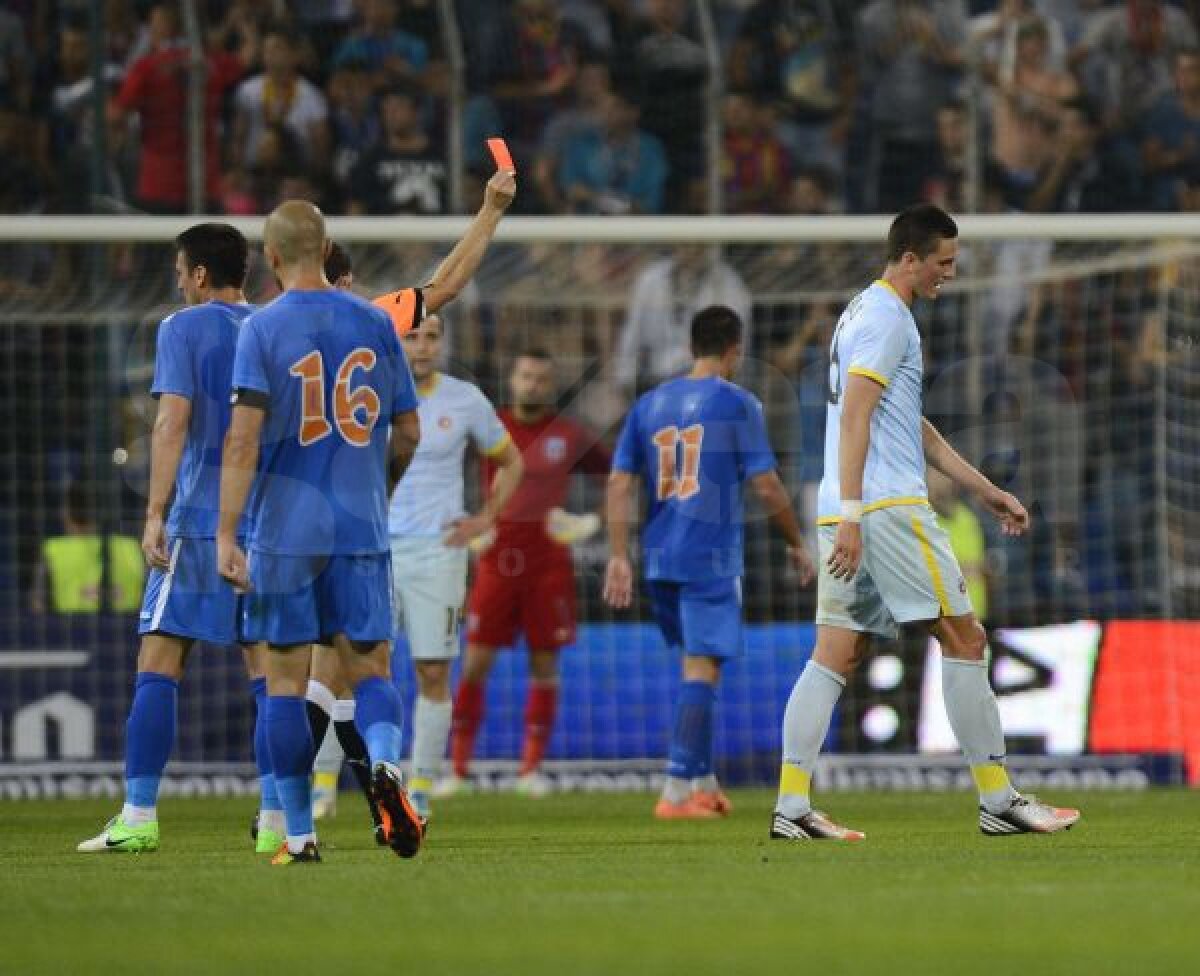 FOTO Victorie în cîrje » Steaua a învins Tg. Mureş cu 3-1, într-un meci terminat în opt jucători