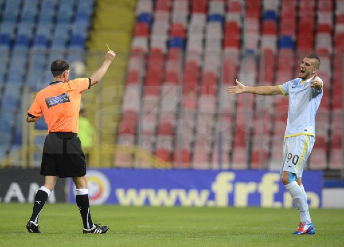 FOTO Victorie în cîrje » Steaua a învins Tg. Mureş cu 3-1, într-un meci terminat în opt jucători