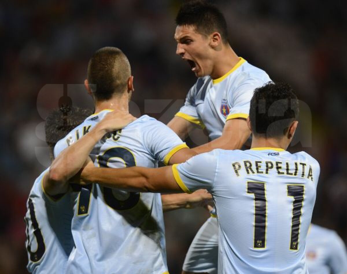 FOTO Victorie în cîrje » Steaua a învins Tg. Mureş cu 3-1, într-un meci terminat în opt jucători