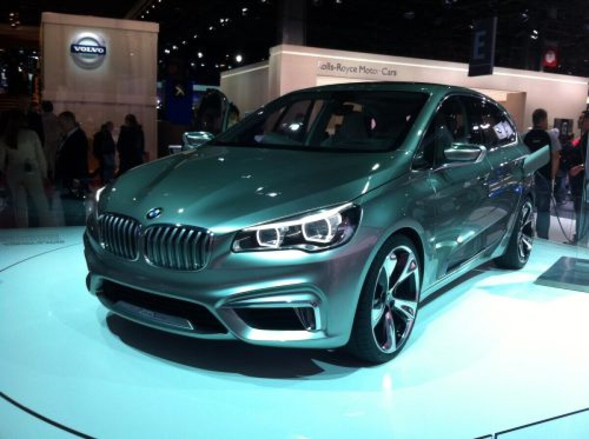 FOTO Expoziţie de criză la Salonul Auto de la Paris