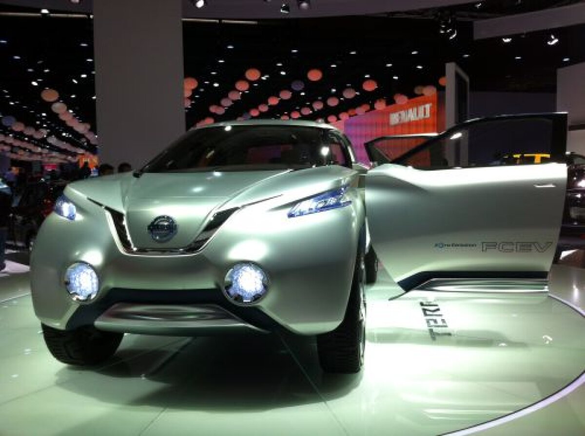 FOTO Expoziţie de criză la Salonul Auto de la Paris