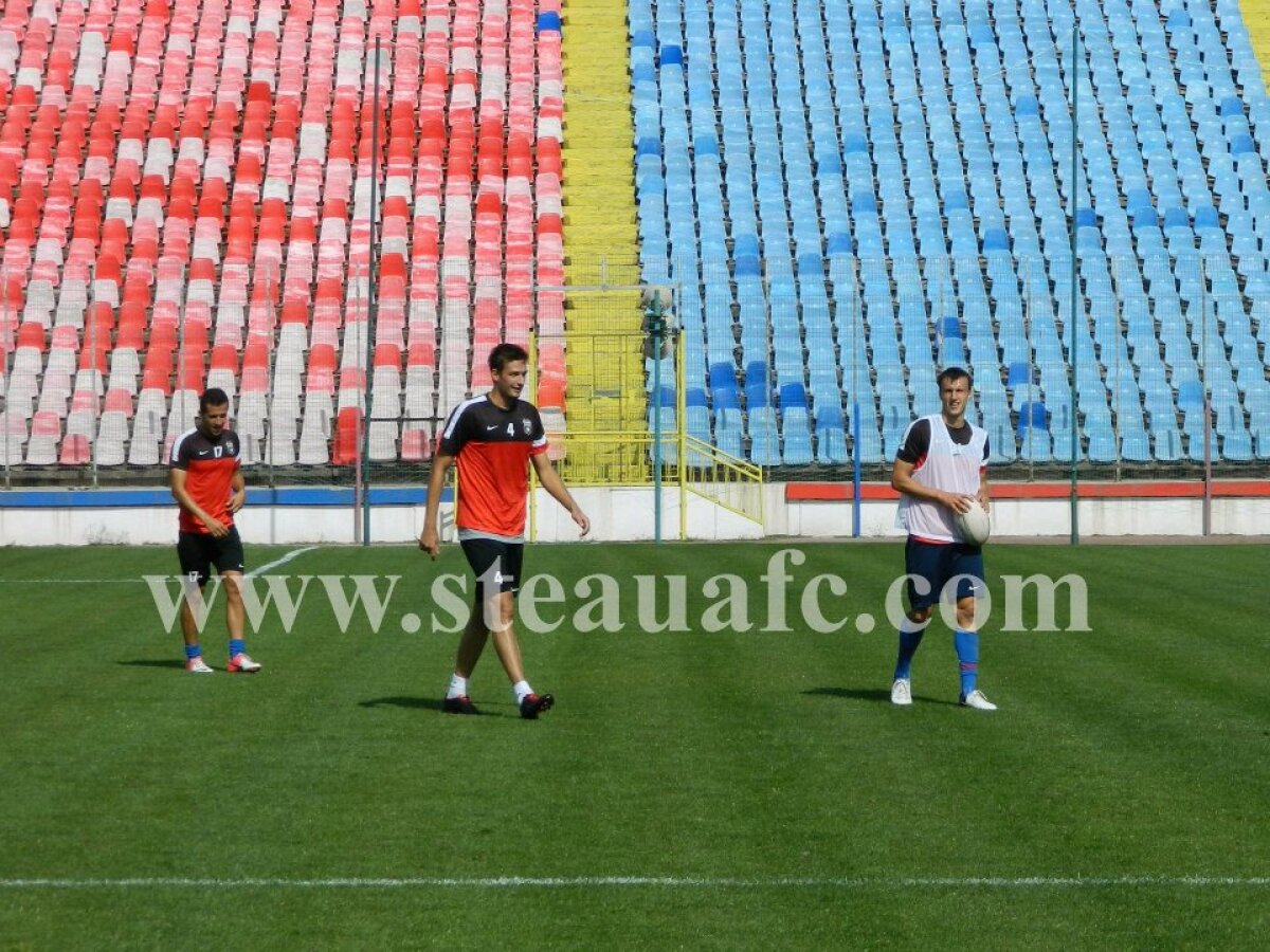 FOTO Pregătire specială pentru Petrolul » Steliştii s-au antrenat cu mingea de rugby