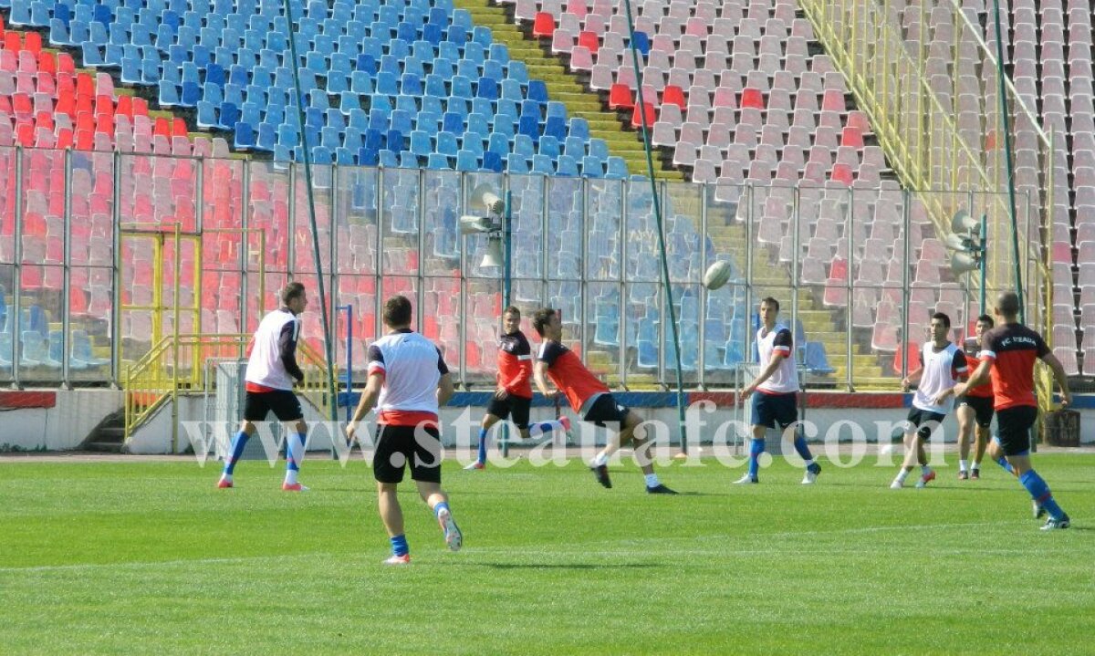 FOTO Pregătire specială pentru Petrolul » Steliştii s-au antrenat cu mingea de rugby