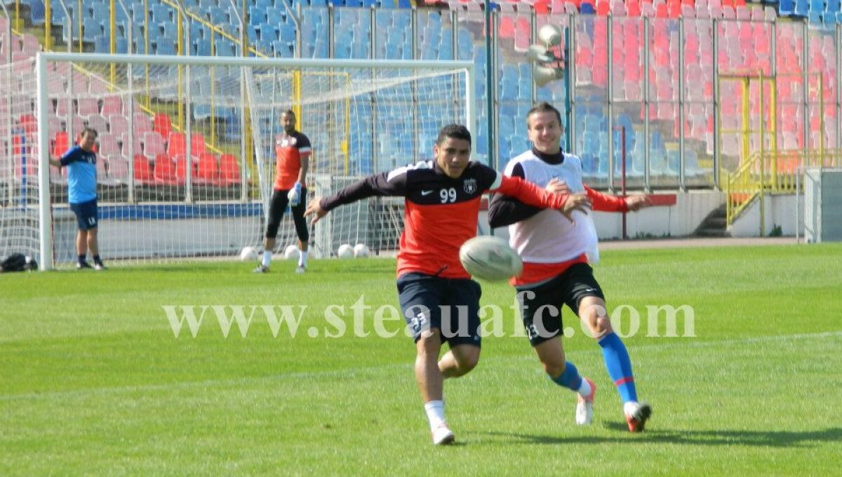 FOTO Pregătire specială pentru Petrolul » Steliştii s-au antrenat cu mingea de rugby