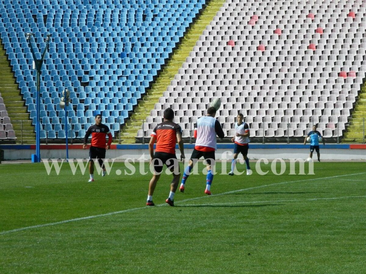 FOTO Pregătire specială pentru Petrolul » Steliştii s-au antrenat cu mingea de rugby