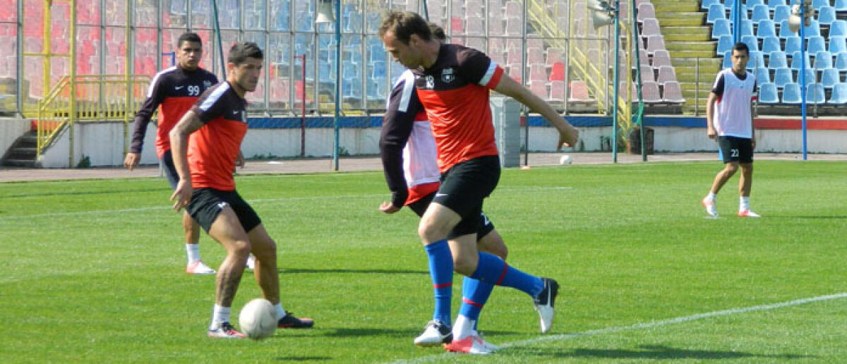 FOTO Pregătire specială pentru Petrolul » Steliştii s-au antrenat cu mingea de rugby