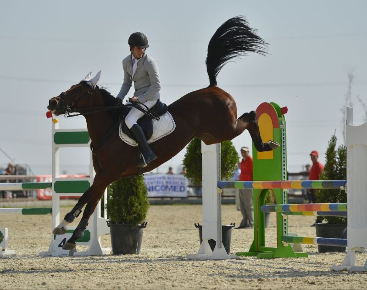 Salonul Calului, eveniment în premieră! Un fotoreportaj impresionant de la spectacolul ecvestru de la Tîncăbeşti