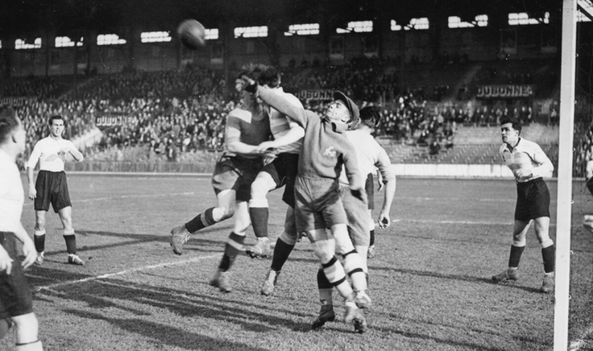 Un antrenor a fost radiat din fotbal la primul campionat profesionist, în urmă cu 80 de ani » Primii bani, primul blat!