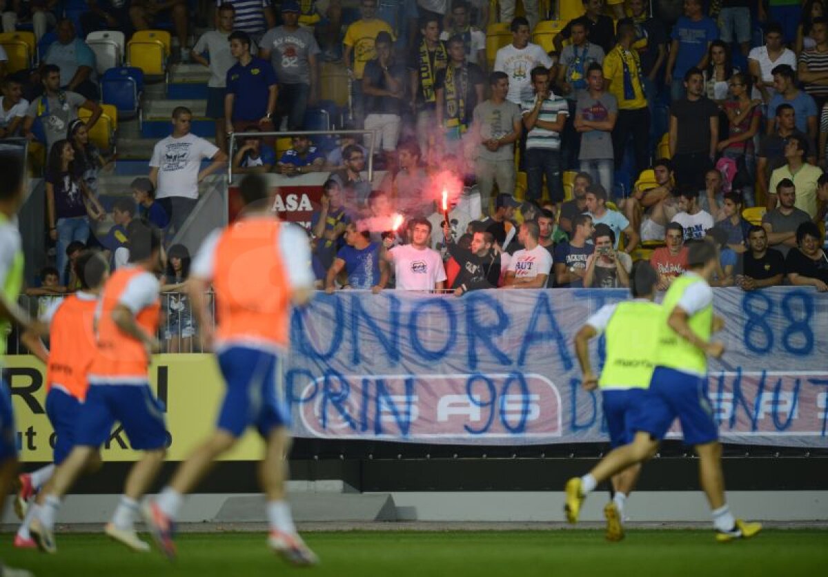 FOTO Petrolul în flăcări » Ultraşii ploieşteni au făcut show la ultimul antrenament înainte de Steaua
