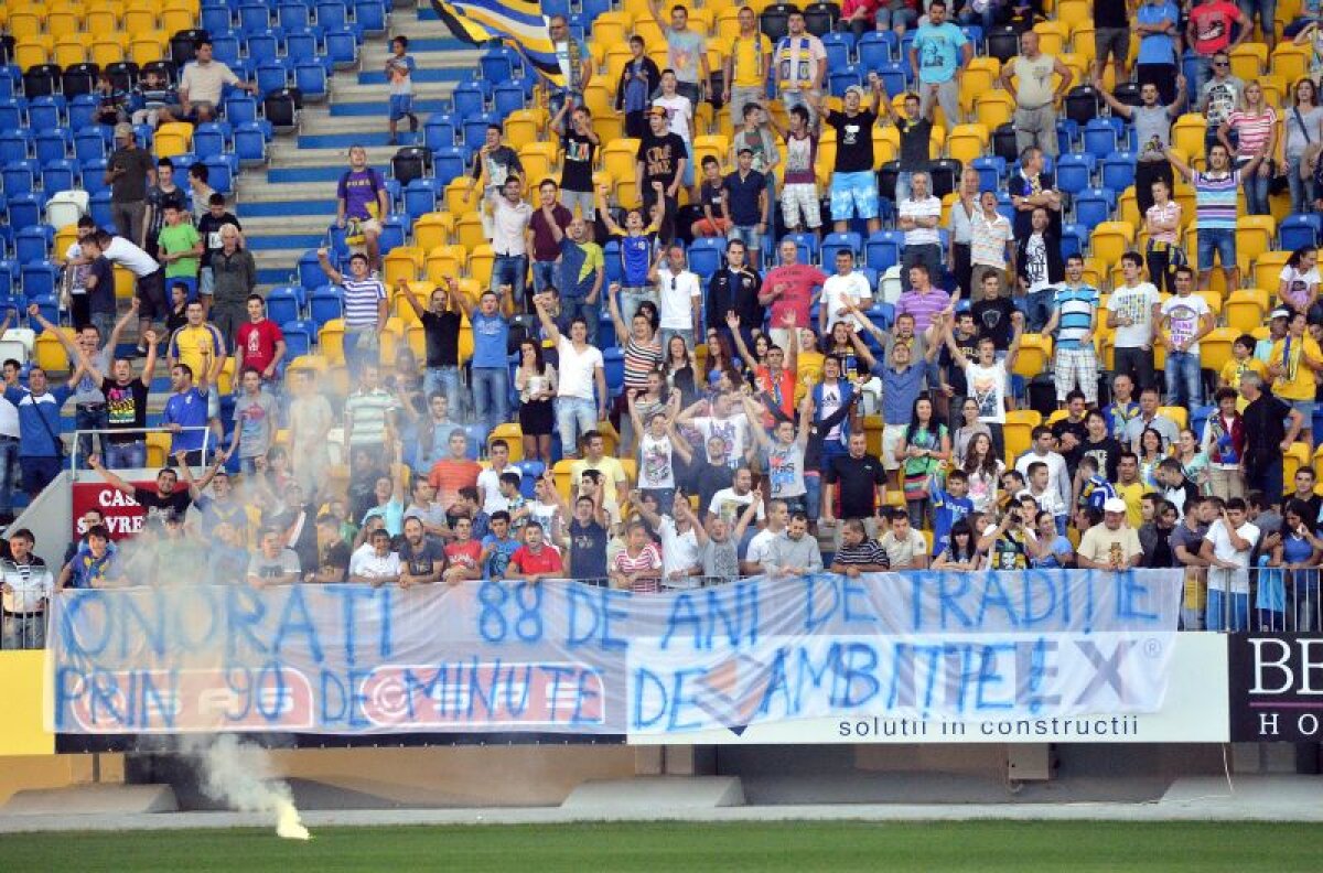 VIDEO Peste 2.000 de fani au încins ultimul antrenament al "lupilor" înaintea meciului cu Steaua » Arde Petrolul!