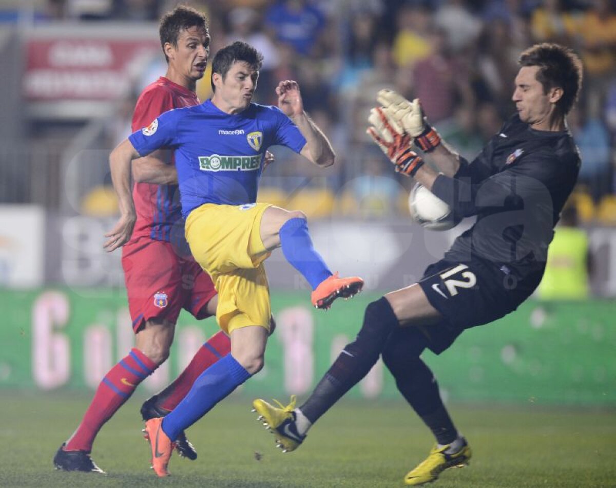 VIDEO + FOTO Drept la ţintă » "Glonţul" lui Latovlevici scufundă reduta Petrolul, 2-1