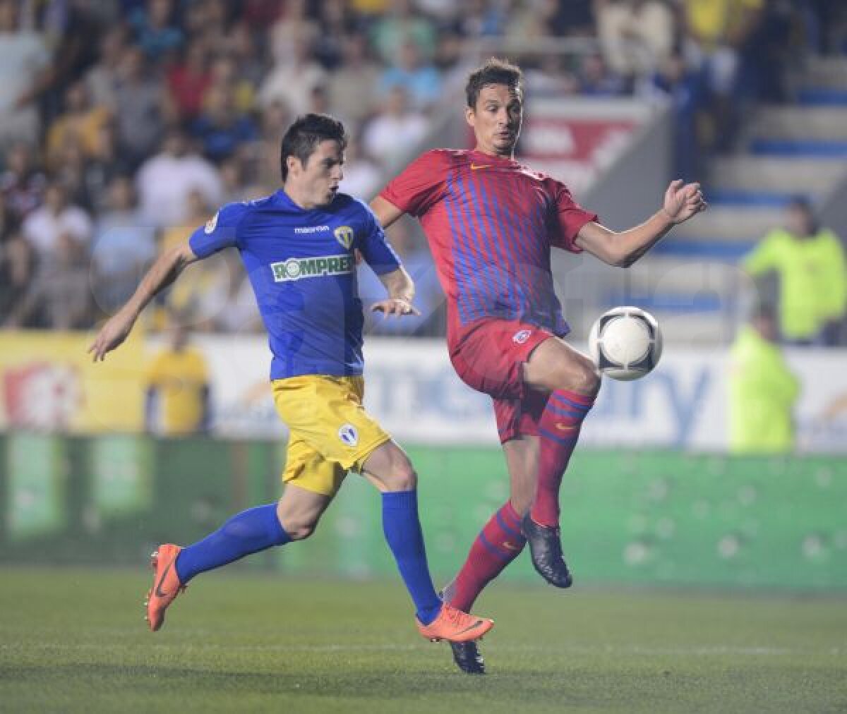 VIDEO + FOTO Drept la ţintă » "Glonţul" lui Latovlevici scufundă reduta Petrolul, 2-1