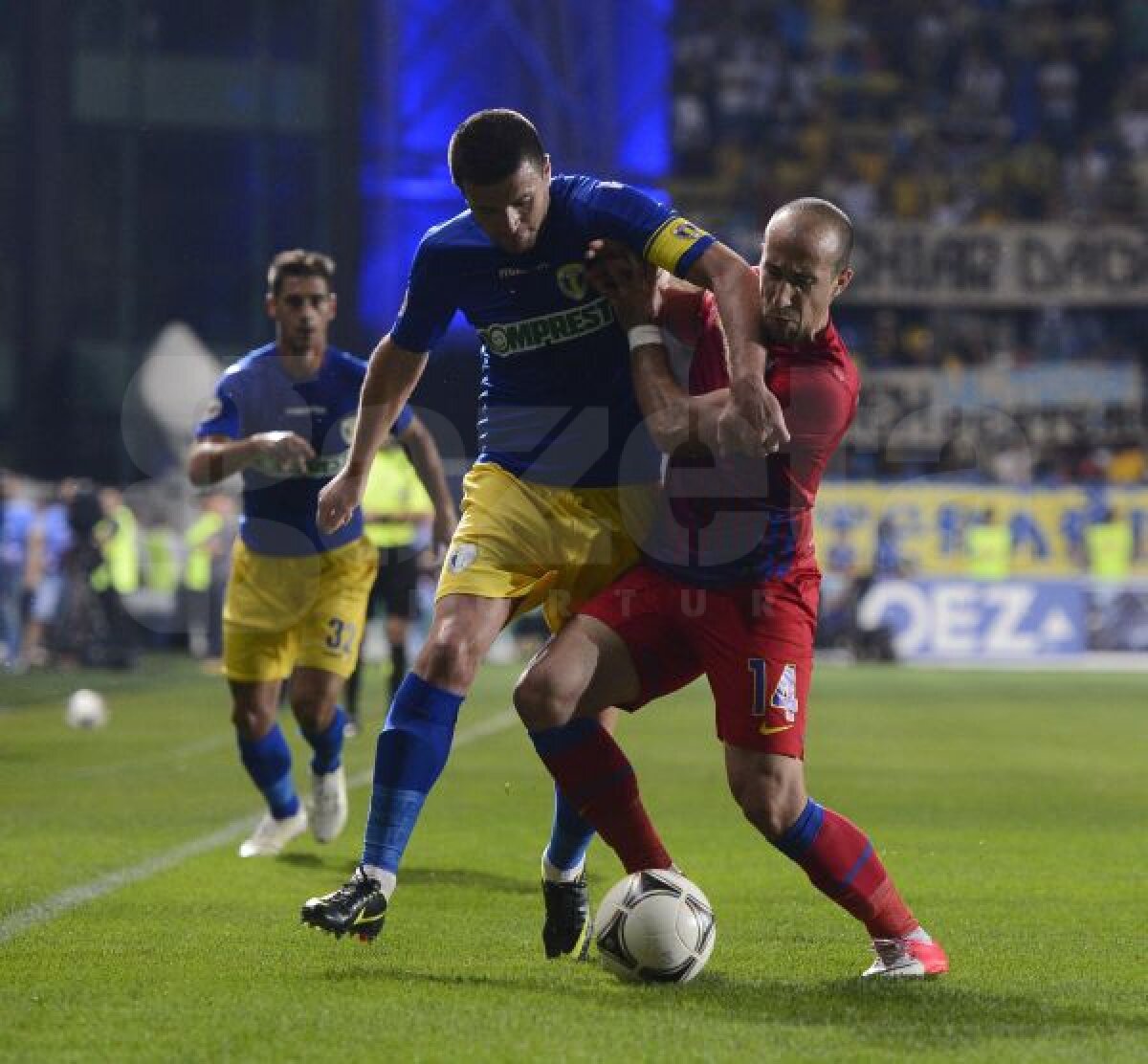 VIDEO + FOTO Drept la ţintă » "Glonţul" lui Latovlevici scufundă reduta Petrolul, 2-1