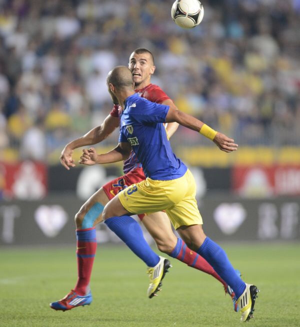 VIDEO + FOTO Drept la ţintă » "Glonţul" lui Latovlevici scufundă reduta Petrolul, 2-1