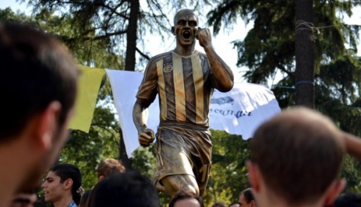Incredibil! I-au făcut statuie şi l-au dat afară » Un superfotbalist pleacă din Turcia cu scandal :O